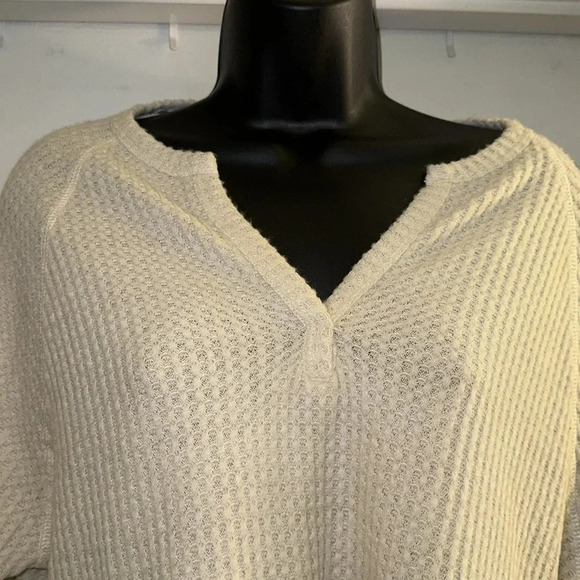 Abound Tan Notch V-Neck Waffle Knit Thermal Raglan Top - Picture 2 of 6